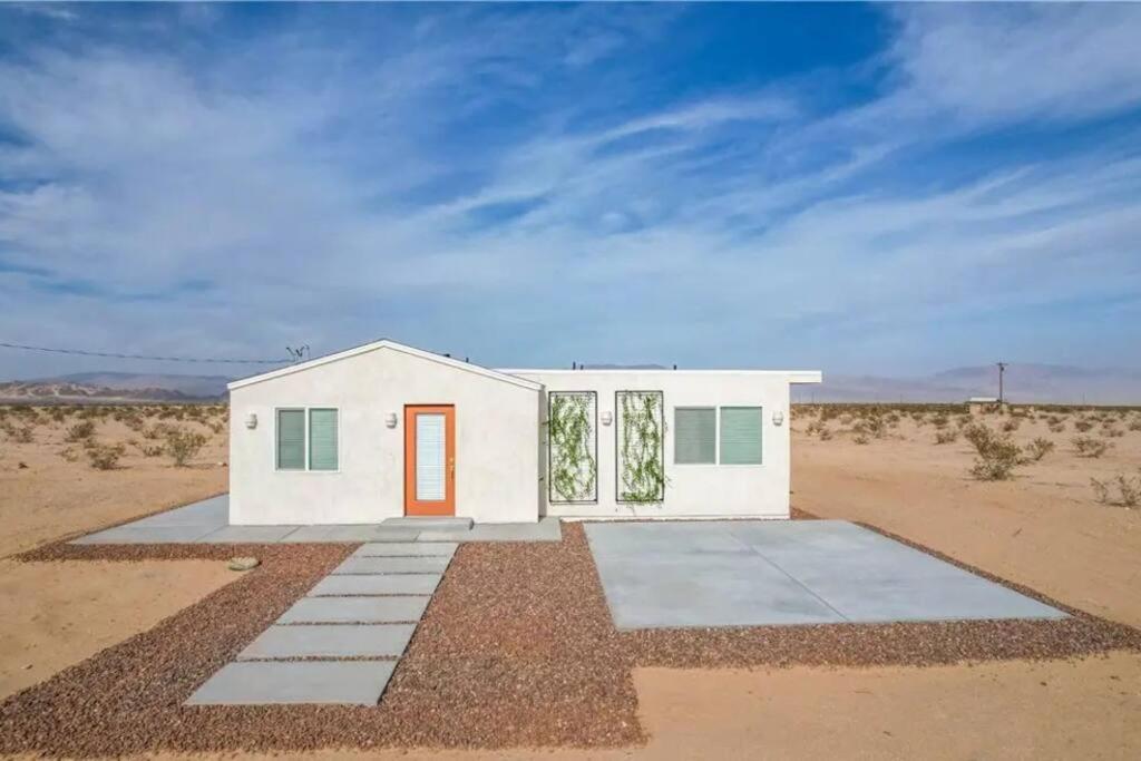 Serene Modern Home Backdoor With Great Wifi, Games, Movies, Patio Seating And Bbq Easy Access To North Joshua Tree National Park In 10 Minutes Twentynine Palms Bagian luar foto