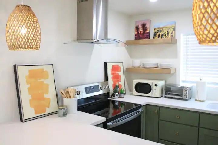 Serene Modern Home Backdoor With Great Wifi, Games, Movies, Patio Seating And Bbq Easy Access To North Joshua Tree National Park In 10 Minutes Twentynine Palms Bagian luar foto