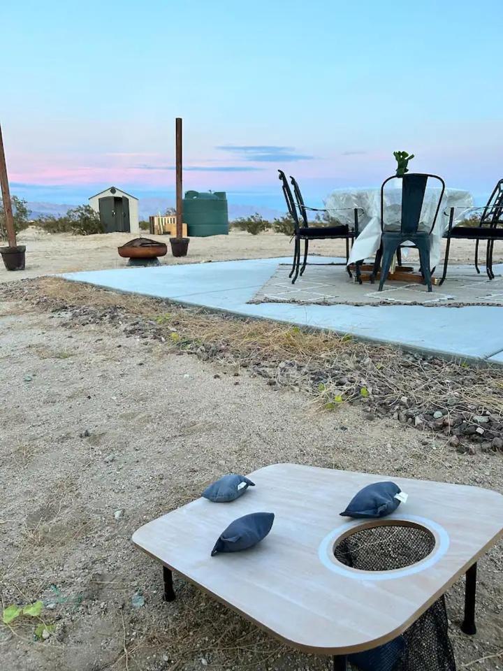 Serene Modern Home Backdoor With Great Wifi, Games, Movies, Patio Seating And Bbq Easy Access To North Joshua Tree National Park In 10 Minutes Twentynine Palms Bagian luar foto