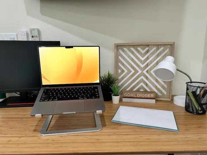 Serene Modern Home Backdoor With Great Wifi, Games, Movies, Patio Seating And Bbq Easy Access To North Joshua Tree National Park In 10 Minutes Twentynine Palms Bagian luar foto