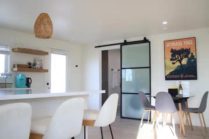 Serene Modern Home Backdoor With Great Wifi, Games, Movies, Patio Seating And Bbq Easy Access To North Joshua Tree National Park In 10 Minutes Twentynine Palms Bagian luar foto