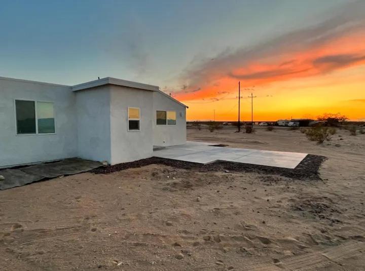 Serene Modern Home Backdoor With Great Wifi, Games, Movies, Patio Seating And Bbq Easy Access To North Joshua Tree National Park In 10 Minutes Twentynine Palms Bagian luar foto