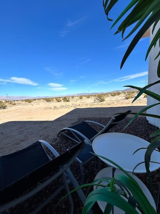 Serene Modern Home Backdoor With Great Wifi, Games, Movies, Patio Seating And Bbq Easy Access To North Joshua Tree National Park In 10 Minutes Twentynine Palms Bagian luar foto