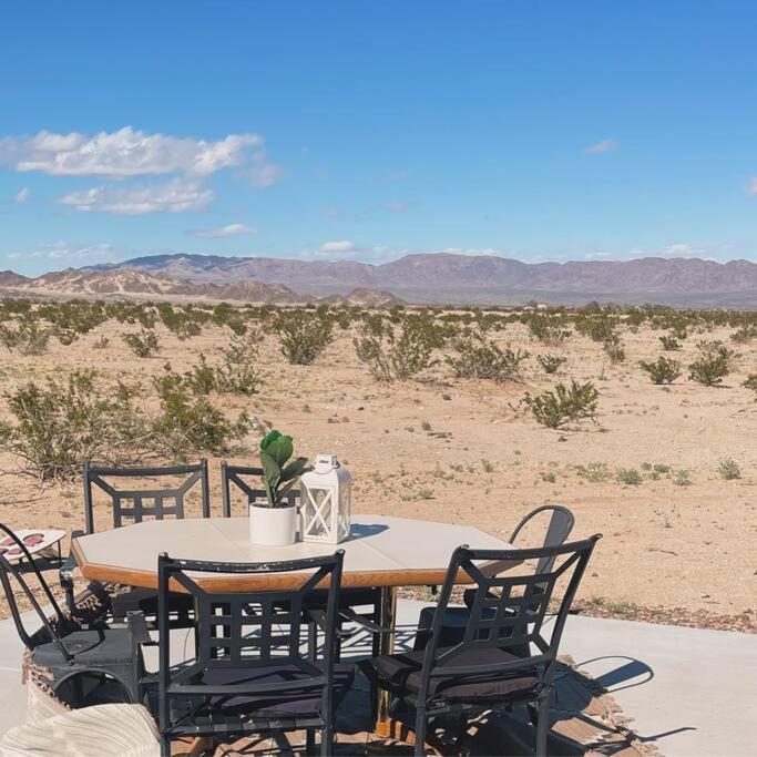 Serene Modern Home Backdoor With Great Wifi, Games, Movies, Patio Seating And Bbq Easy Access To North Joshua Tree National Park In 10 Minutes Twentynine Palms Bagian luar foto